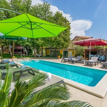 In With Terrace, Air Conditioning, W-lan, Washing Machine 4928-11 Ferienhaus *