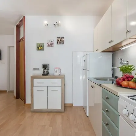 In With Terrace, Air Conditioning, W-lan, Washing Machine 4928-11 Σπίτι διακοπών Πόρετς