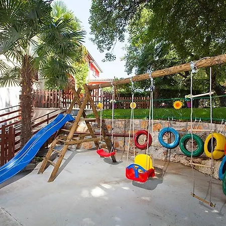 Ferienhaus In With Terrace, Air Conditioning, W-lan, Washing Machine 4928-11 Poreč