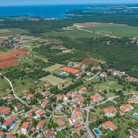 In With Terrace, Air Conditioning, W-lan, Washing Machine 4928-11 Ferienhaus *