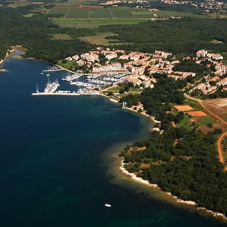 In With Terrace, Air Conditioning, W-lan, Washing Machine 4928-11 Ferienhaus *